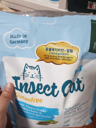 그린펫푸드 인섹트캣 글루텐프리（1.2KG） — 5점을 준 리뷰어가 2019년 9월 올린 사용 사진