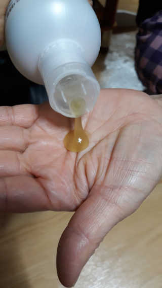 셀리본 하수오 내츄럴 프리벤션 탈모관리 샴푸 300ml — 5점을 준 리뷰어가 2019년 11월 올린 사용 사진