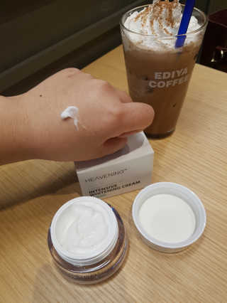 헤브닝 인텐시브 화이트닝크림 50ml — 5점을 준 리뷰어가 2018년 8월 올린 사용 사진