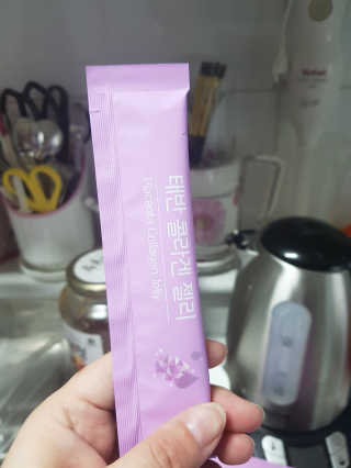 네츄럴굿띵스 태반 콜라겐 젤리 15포 — 5점을 준 리뷰어가 2019년 3월 올린 사용 사진