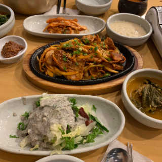 청국장과 보리밥 [청국장과보리밥] 두루치기 쌈정식or수육정식 中 택 1 — 3.5점을 준 리뷰어가 2018년 12월 올린 사용 사진