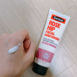 SWISSE 스위스 로즈힙 페이셜 모이스처라이저 로션 — 5점을 준 리뷰어가 2019년 12월 올린 사용 사진