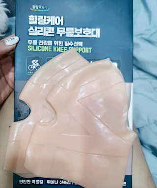 힐링팩토리 힐링케어 실리콘 무릎보호대 — 5점을 준 리뷰어가 2020년 2월 올린 사용 사진