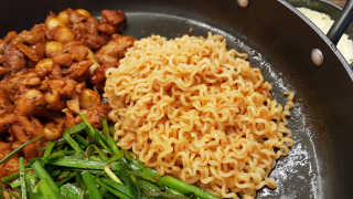 고향원조숯불닭갈비 [고향산천원조숯불닭갈비] 뼈없는 숯불닭갈비 2인세트 — 4점을 준 리뷰어가 2018년 10월 올린 사용 사진
