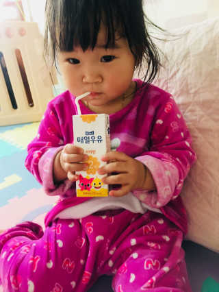 매일우유 멸균 매일우유 저지방 2프로 멸균 핑크퐁 에디션 6입 — 4.33점을 준 리뷰어가 2018년 1월 올린 사용 사진