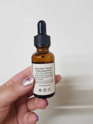 [스킨큐어] 산다화 비타민C 화이트닝 에센스 30ml — 5점을 준 리뷰어가 2019년 6월 올린 사용 사진