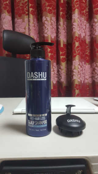 다슈코리아 다슈 단백질 한방 두피 골드 샴푸 500ml +샴푸브러쉬 — 5점을 준 리뷰어가 2019년 10월 올린 사용 사진
