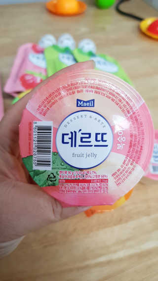 데르뜨 떠먹는 과일 3종, 짜먹는 과일 2종 총 10개 체험 — 4점을 준 리뷰어가 2020년 3월 올린 사용 사진