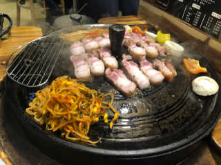 [화덕고깃간 마곡발산점] 화덕삼겹살2인분 — 5점을 준 리뷰어가 2018년 12월 올린 사용 사진