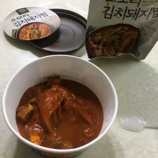 GS25 YOU US  오모리김치돼지찜 — 4.83점을 준 리뷰어가 2018년 3월 올린 사용 사진