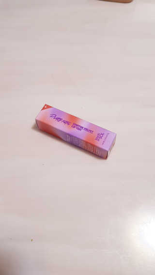 터치인솔 프리티필터 쉬폰 벨벳 립틴트 비비드팝 컬렉션 — 5점을 준 리뷰어가 2019년 3월 올린 사용 사진