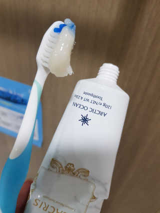 아라크리스 아라 크리스 프리미엄 내추럴 치약 — 4.5점을 준 리뷰어가 2018년 8월 올린 사용 사진