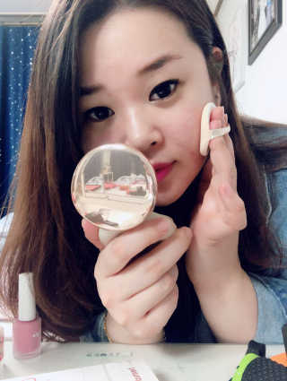 Honey Trap 톤 업 파운데이션 쿠션(W22.5,C17.5) — 5점을 준 리뷰어가 2018년 3월 올린 사용 사진