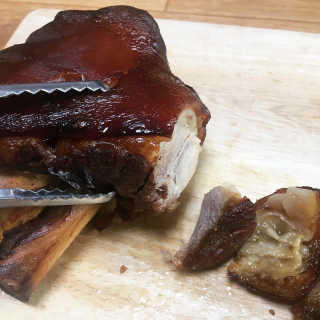 행복먹거리공작소 맥족. 맥주에 빠진 족발 550g + 마늘소스 70g — 5점을 준 리뷰어가 2020년 1월 올린 사용 사진