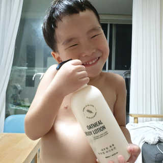 (주)에네스티 내추럴 촉촉  오트밀 바디로션 500ml — 5점을 준 리뷰어가 2019년 10월 올린 사용 사진