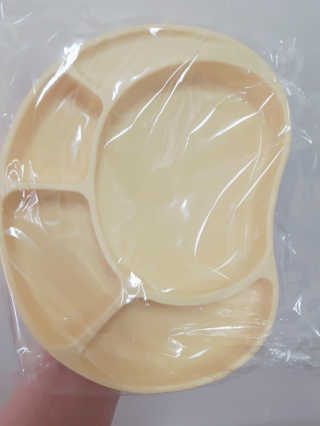 유비맘 캐릭터 실리콘 흡착 식판_색상 랜덤발송 — 5점을 준 리뷰어가 2020년 3월 올린 사용 사진