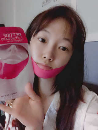 스케덤 펩타이드 리프팅밴드 — 4.5점을 준 리뷰어가 2019년 6월 올린 사용 사진