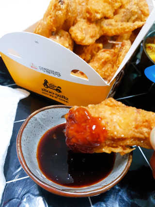 [치킨마루]-  빠사칸윙봉현미 + 콜라 500ml — 5점을 준 리뷰어가 2019년 7월 올린 사용 사진