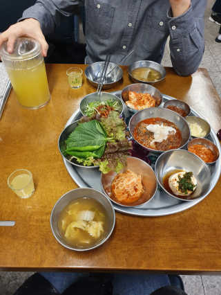 [동네맛집족발] 4개 족발 중 택1 — 5점을 준 리뷰어가 2020년 1월 올린 사용 사진