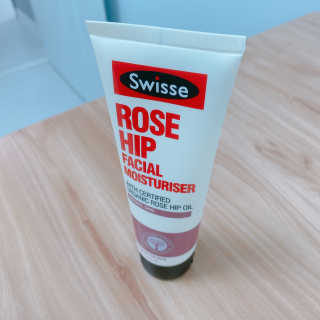 SWISSE 스위스 로즈힙 페이셜 모이스처라이저 로션 — 4점을 준 리뷰어가 2019년 12월 올린 사용 사진
