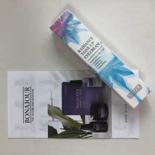 보나쥬르 래디언스 톤업 아이크림 30ml — 4.33점을 준 리뷰어가 2018년 8월 올린 사용 사진