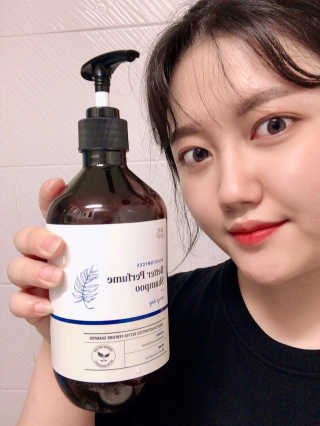달리프 베러 퍼퓸 샴푸 1000ml 레이니데이 or 일랑로즈 — 5점을 준 리뷰어가 2020년 2월 올린 사용 사진