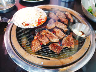 [두툼갈비] 두툼갈비 2인분 + 매콤치즈버섯 set — 4.83점을 준 리뷰어가 2018년 8월 올린 사용 사진