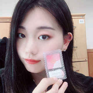 [캔메이크] 매트 플로어 치크 — 4.5점을 준 리뷰어가 2019년 5월 올린 사용 사진