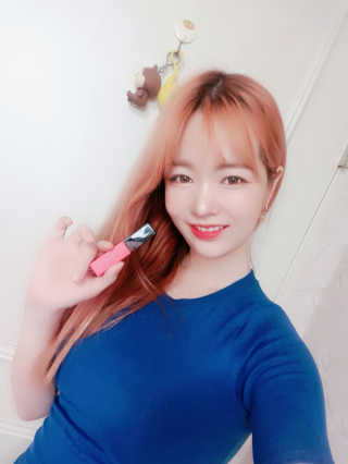 우드버리 울트라 에이치디 스무디 벨벳 틴트 — 5점을 준 리뷰어가 2019년 6월 올린 사용 사진