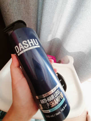 다슈코리아 다슈 단백질 한방 두피 골드 샴푸 500ml +샴푸브러쉬 — 5점을 준 리뷰어가 2020년 1월 올린 사용 사진