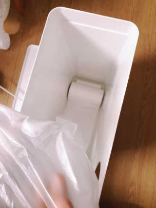 창신리빙 [프랑코 사이드테이블 휴지통] 똑똑한 정리 수납 — 4점을 준 리뷰어가 2020년 2월 올린 사용 사진