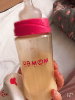 유비맘 PPSU 젖병 노꼭지_260ml_컬러 랜덤 발송 — 2점을 준 리뷰어가 2020년 2월 올린 사용 사진