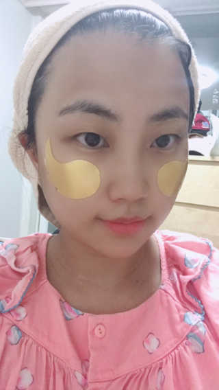 푸츄푸츄 Real repair skin cell premium patch — 4.5점을 준 리뷰어가 2018년 11월 올린 사용 사진