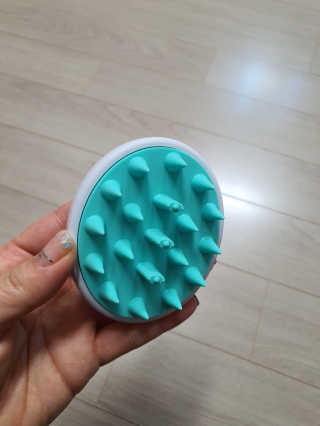 달리프 베러 퍼퓸 샴푸 1000ml 레이니데이 or 일랑로즈 — 5점을 준 리뷰어가 2020년 2월 올린 사용 사진