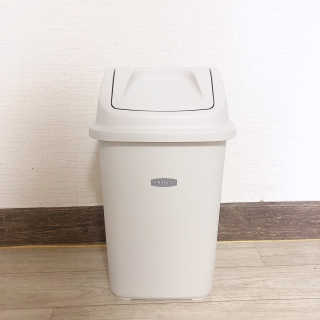 창신리빙 프랑코 퍼블릭 스윙 휴지통 10L, 25L, 35L — 5점을 준 리뷰어가 2019년 9월 올린 사용 사진