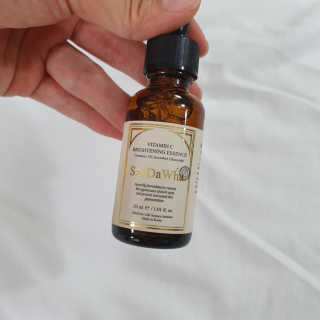 [스킨큐어] 산다화 비타민C 화이트닝 에센스 30ml — 5점을 준 리뷰어가 2019년 7월 올린 사용 사진