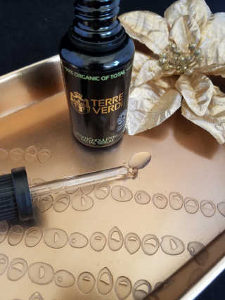 프렌 코우 리 폴리 (FranChouliPom Nourishing Facial Serum) — 5점을 준 리뷰어가 2018년 5월 올린 사용 사진