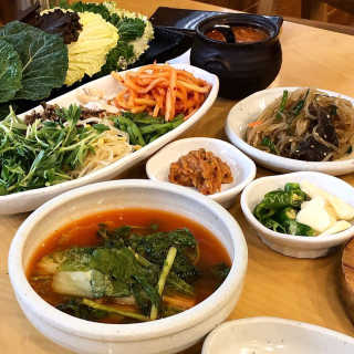 청국장과 보리밥 [청국장과보리밥] 두루치기 쌈정식or수육정식 中 택 1 — 5점을 준 리뷰어가 2018년 12월 올린 사용 사진