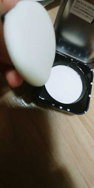수피요 통동 팔공검 NO SEBUM POWDER PACT — 5점을 준 리뷰어가 2018년 6월 올린 사용 사진