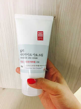 일리윤 세라마이드 아토 집중 크림 — 5점을 준 리뷰어가 2017년 6월 올린 사용 사진