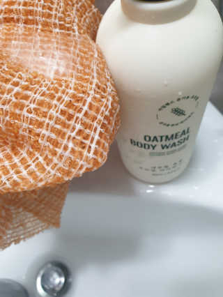 (주)에네스티 내추럴 촉촉  오트밀 바디워시 500ml — 5점을 준 리뷰어가 2019년 12월 올린 사용 사진