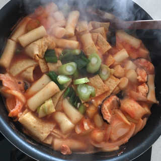 홍대미미네국물떡볶이 [홍대미미네]오리지널 국물 떡볶이4팩 + 라면사리 — 5점을 준 리뷰어가 2019년 4월 올린 사용 사진
