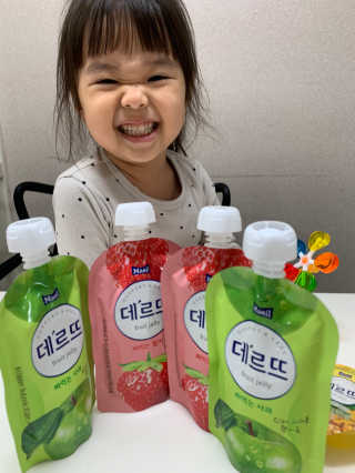 데르뜨 떠먹는 과일 3종, 짜먹는 과일 2종 총 10개 체험 — 5점을 준 리뷰어가 2020년 3월 올린 사용 사진