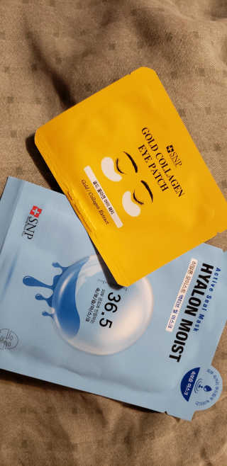 SNP Active Seal Hyalon Moist, 골드 콜라겐 눈 패치 — 5점을 준 리뷰어가 2019년 3월 올린 사용 사진
