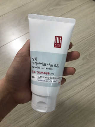 일리윤 세라마이드 아토 집중 크림 — 4.83점을 준 리뷰어가 2017년 6월 올린 사용 사진
