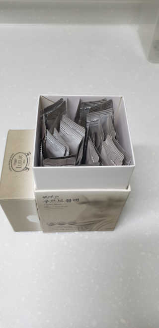 [하우투잇] 뤼에르 쿠르브 블랙 10ml x 30포 총 300ml — 5점을 준 리뷰어가 2020년 3월 올린 사용 사진