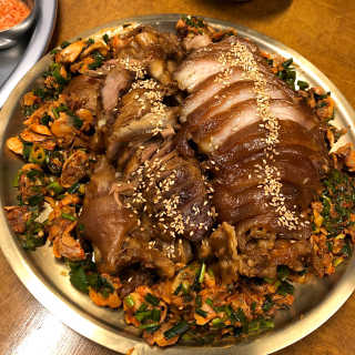 [동네맛집족발] 4개 족발 중 택1 — 4점을 준 리뷰어가 2019년 12월 올린 사용 사진