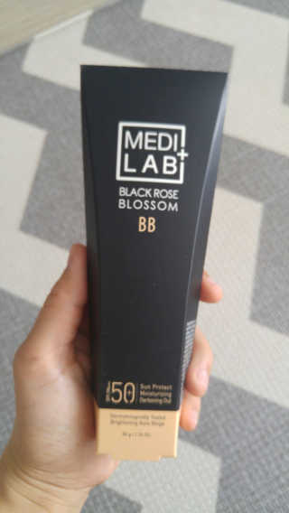 데이셀코스메틱 메디 랩 블랙로즈 블로썸 비비 50g — 4.67점을 준 리뷰어가 2017년 6월 올린 사용 사진