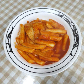 [홍코너떡볶이]옛날떡볶이 인기맛 4팩세트 — 5점을 준 리뷰어가 2019년 10월 올린 사용 사진