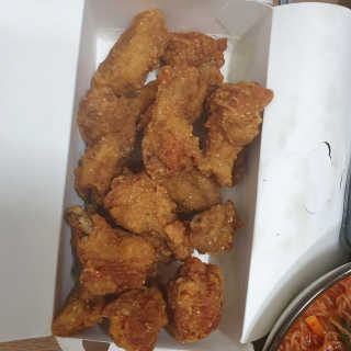 [치킨마루]-  빠사칸윙봉현미 + 콜라 500ml — 4점을 준 리뷰어가 2019년 7월 올린 사용 사진
